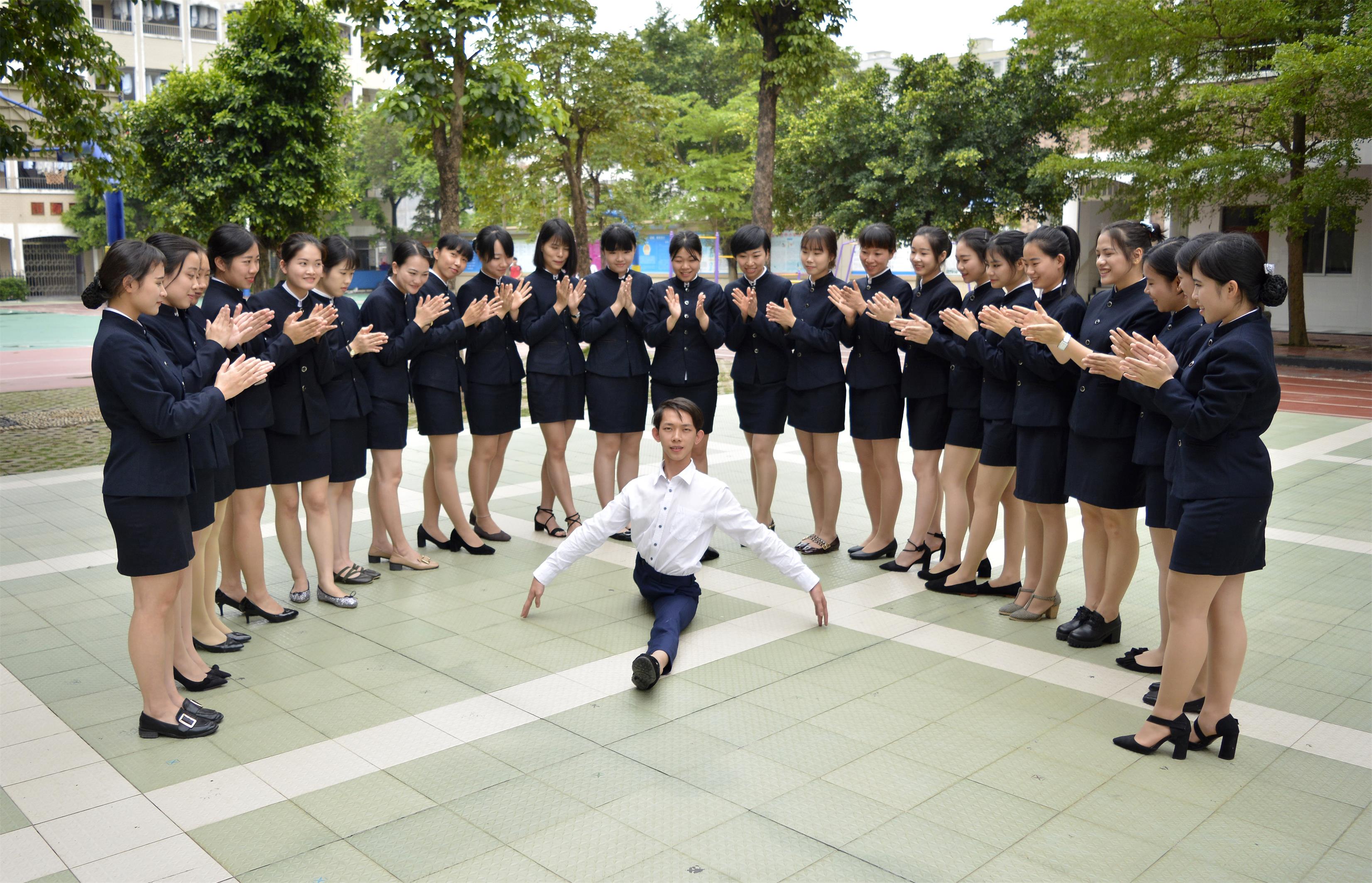 陆丰市华美艺术幼儿园迎来首位全职男教师
