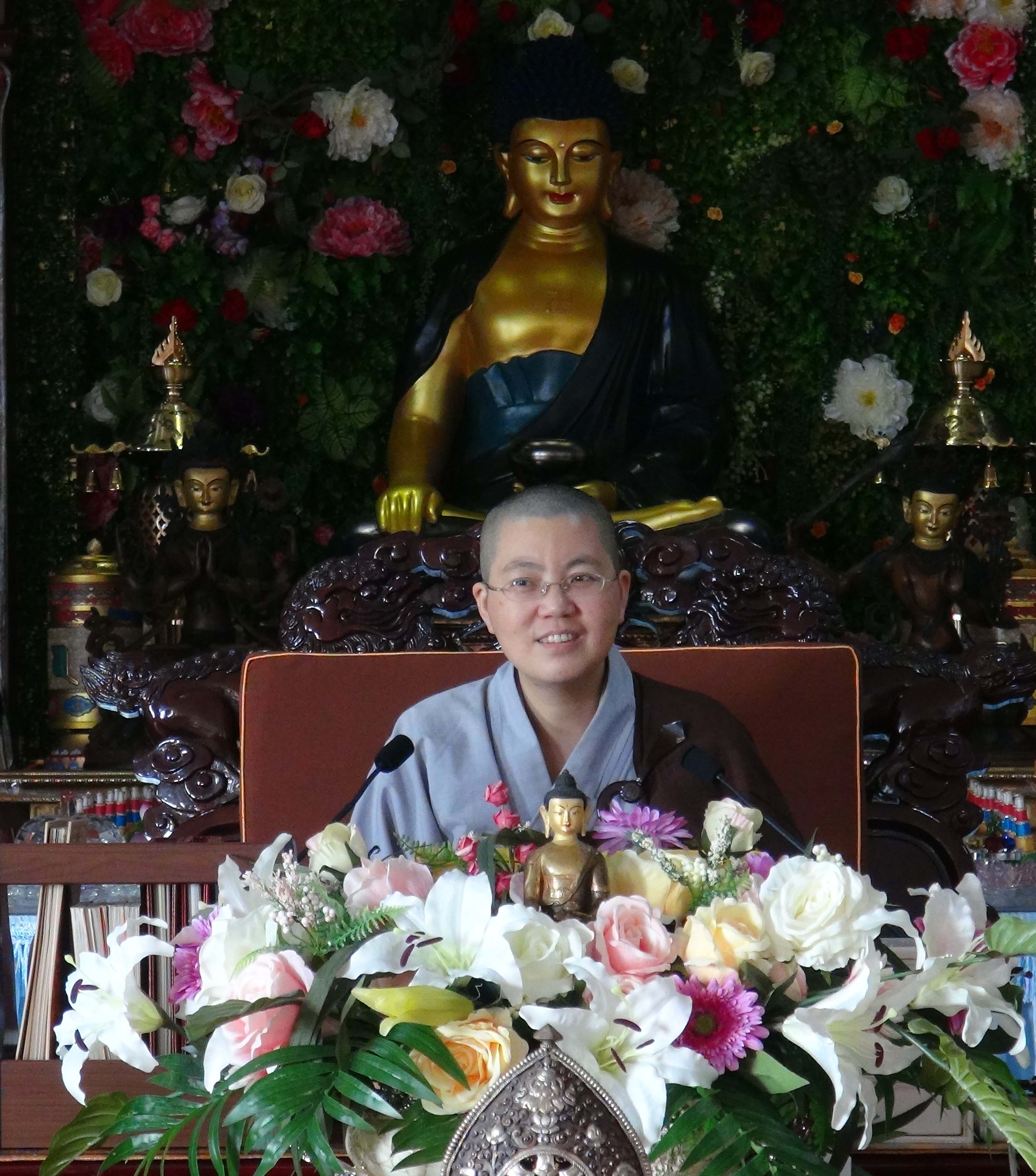 上  通  下  顺  法   师 2011年驻锡本溪极乐寺 树立法幢,建立女众