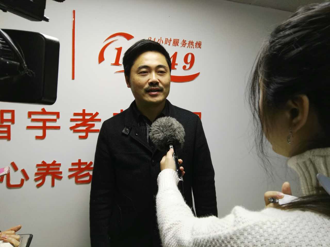 区社会事业局民政处翁彬处长接受了媒体采访,对民众关心的问题进行了