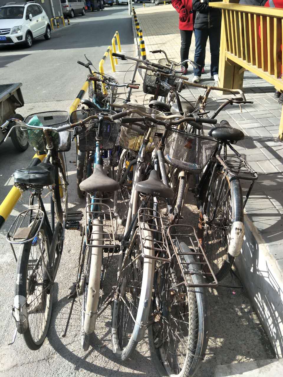 南沙滩社区这样处理废旧自行车