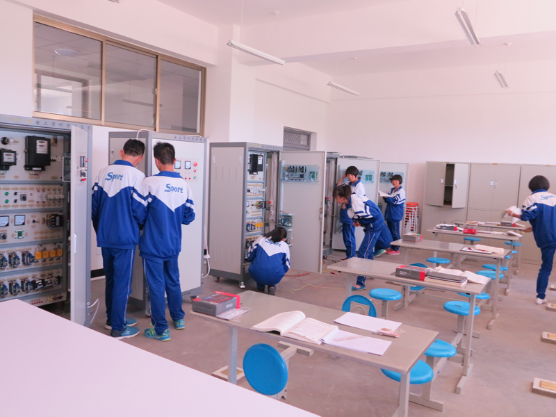 前进中的民乐县职教中心学校