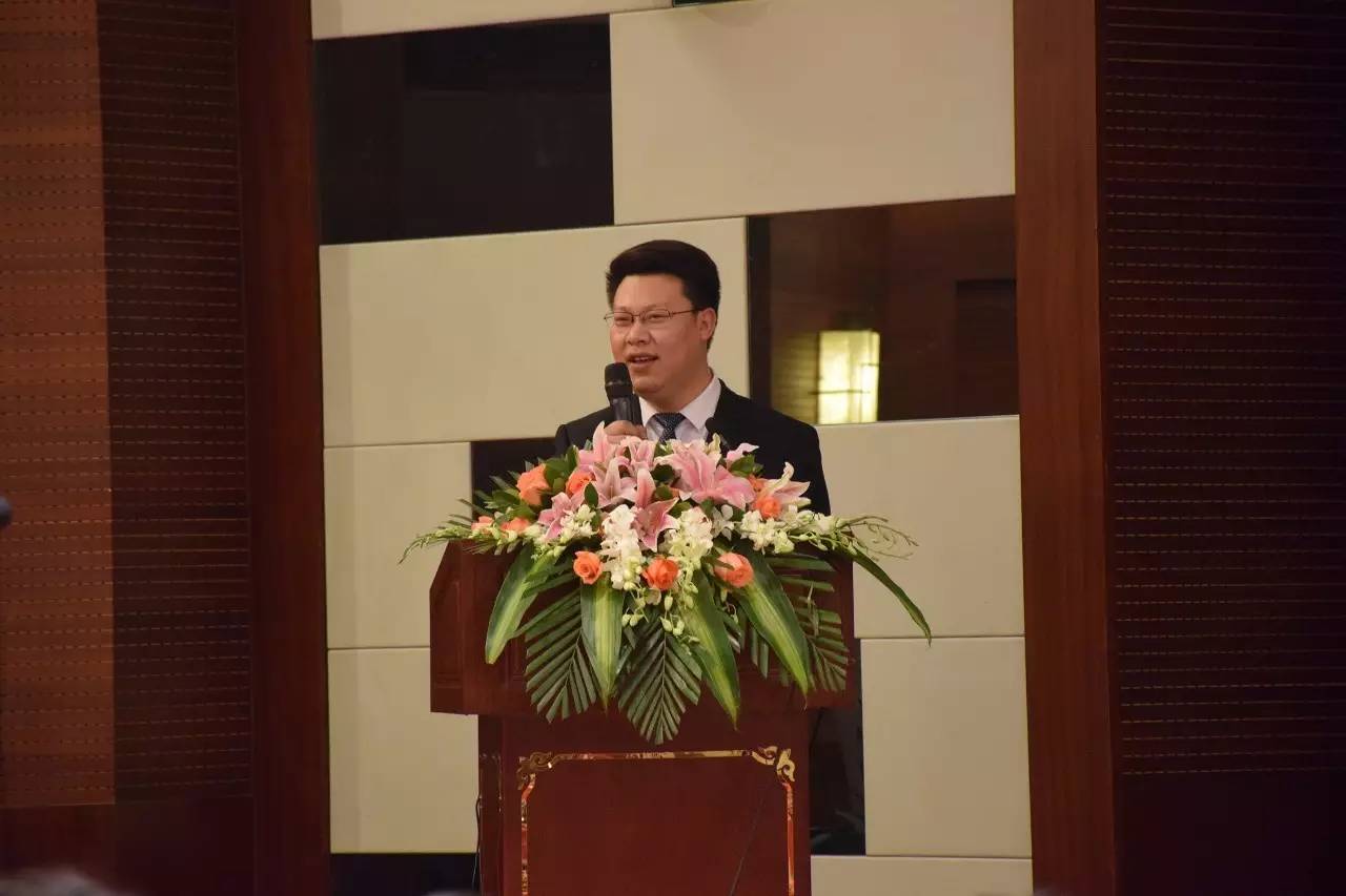 文化部文化艺术人才中心美术书法创作考评中心外联部部长张庆民;书画