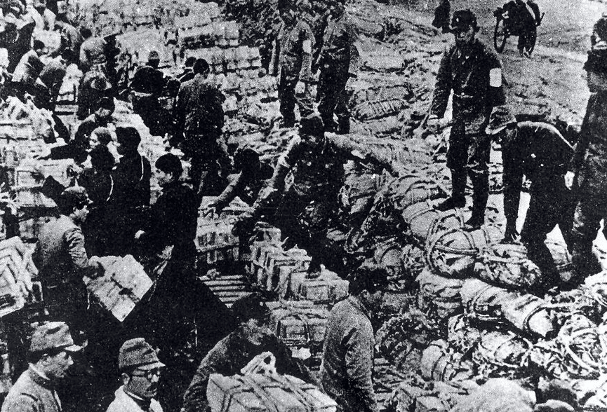 日本侵占东北14年期间掳走煤炭2亿4千万吨,生铁1千2百万吨,粮食2亿2千