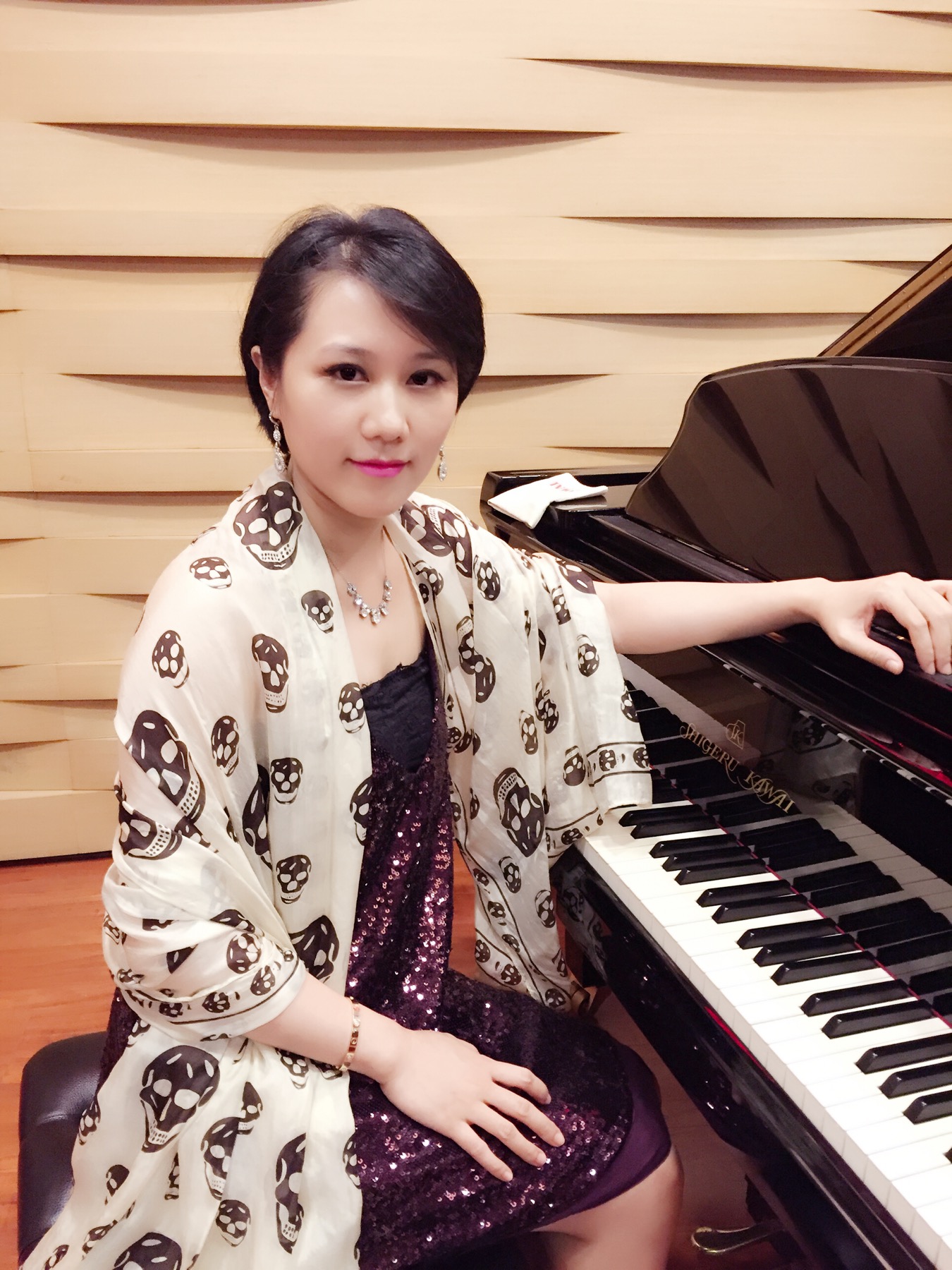 李微微   香港钢琴协会教师会员,深圳钢琴学会会员,星海音乐厅英皇