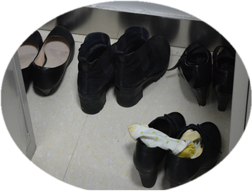 更衣室满地鞋 抽屉杂乱 网点乱象