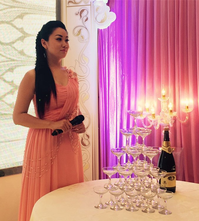 中英双语主持 大气优雅 ,幽默风趣 善于互动,把控全场 王柳联姻盛大