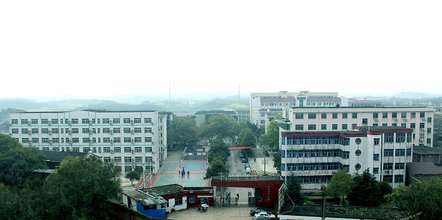 简介   衡南五中创办于1958年,是衡阳市重点中学,衡阳市示范性高中