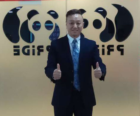 不断战胜自我实现价值，生命因我努力而丰富精彩